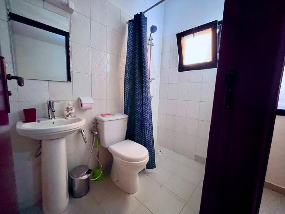 Appartement Spacieux Chez Keur Matou - F2 ダカール エクステリア 写真