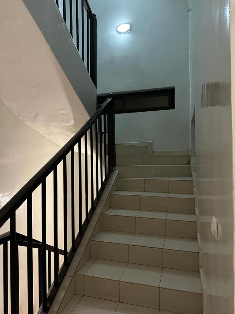 Appartement Spacieux Chez Keur Matou - F2 ダカール エクステリア 写真