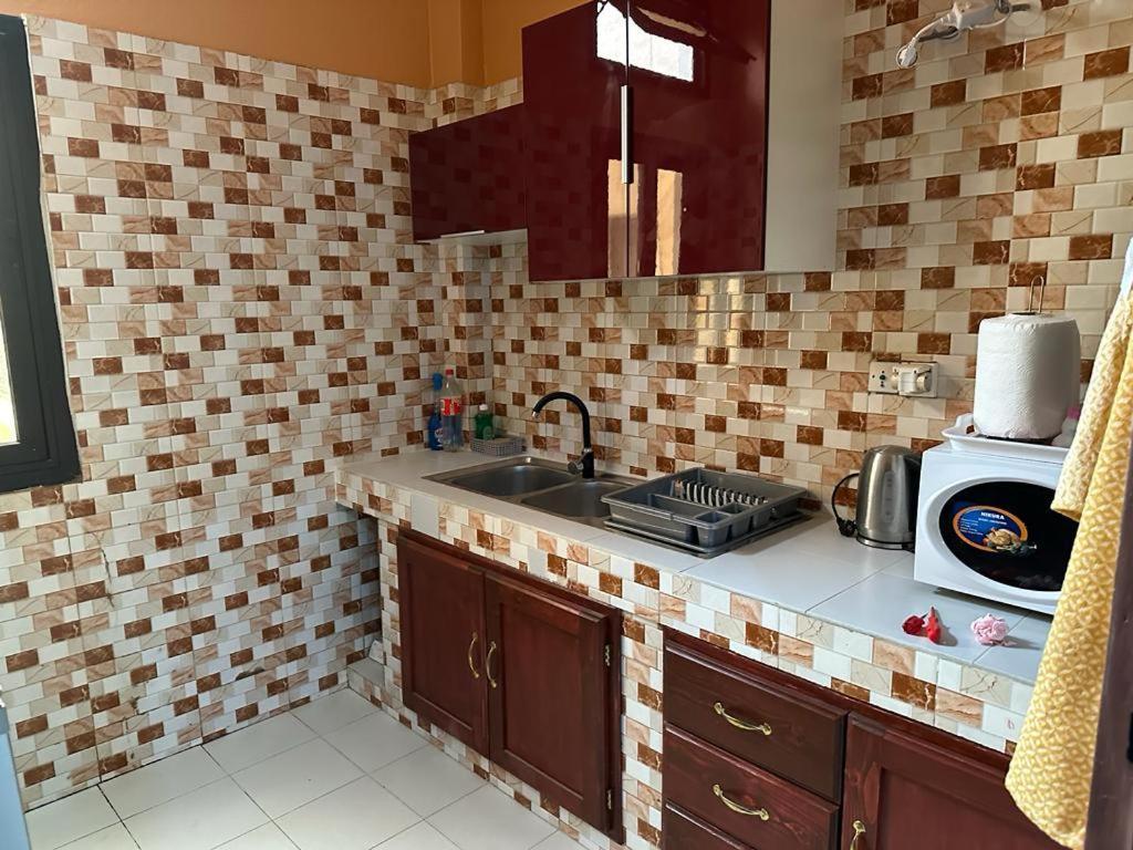 Appartement Spacieux Chez Keur Matou - F2 ダカール エクステリア 写真
